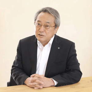 安成 信次 氏